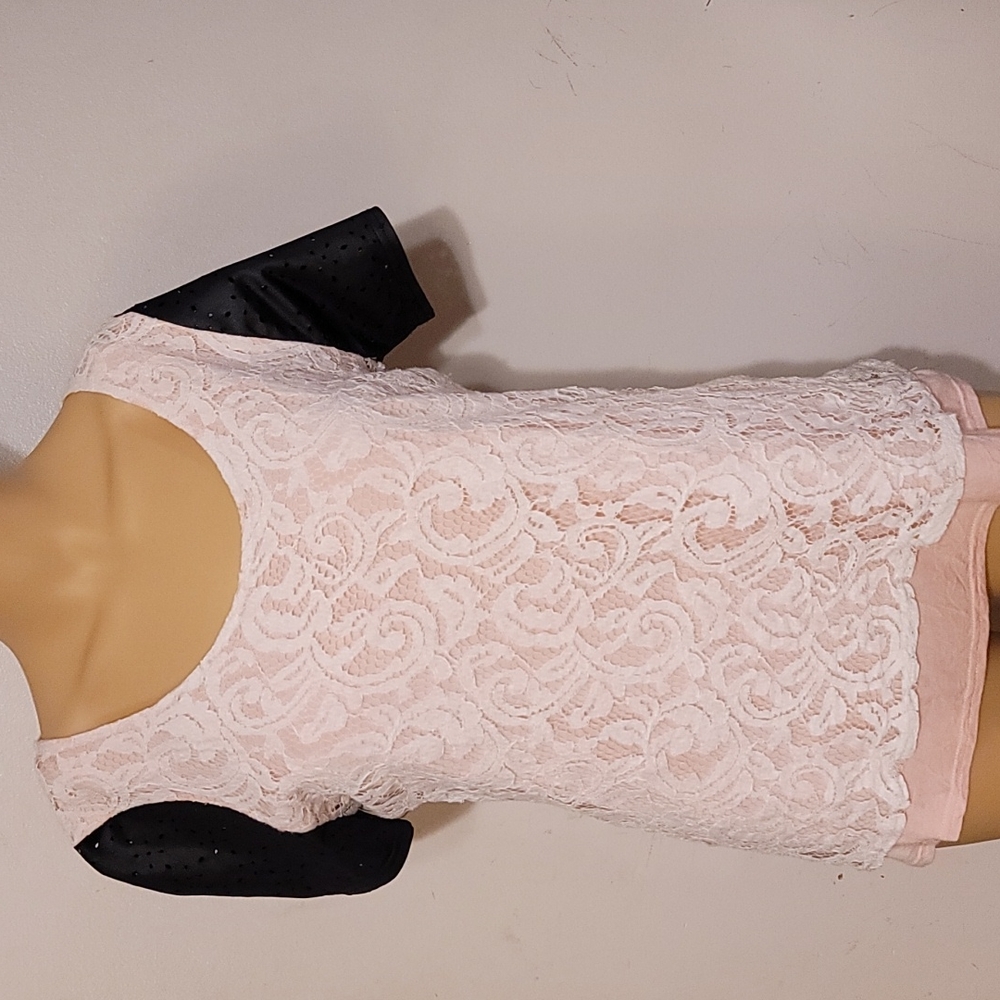 Bke boutique lace top Medium